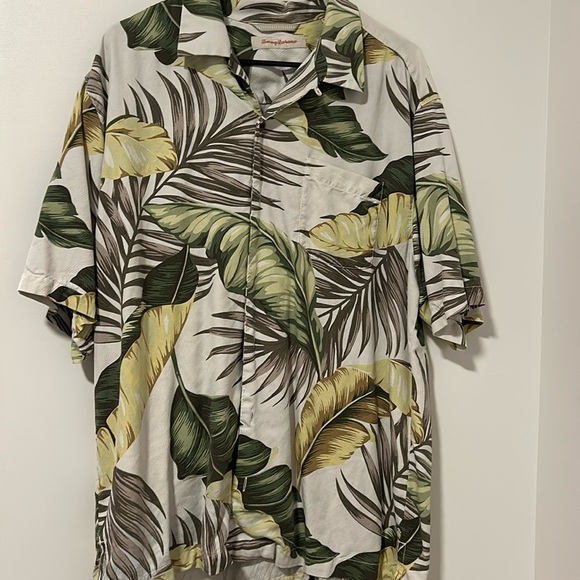 Tommy Bahama 100% Silk Green Leaf Tropical Vacation Button Down Shirt Size Large - Picture 1 of 4